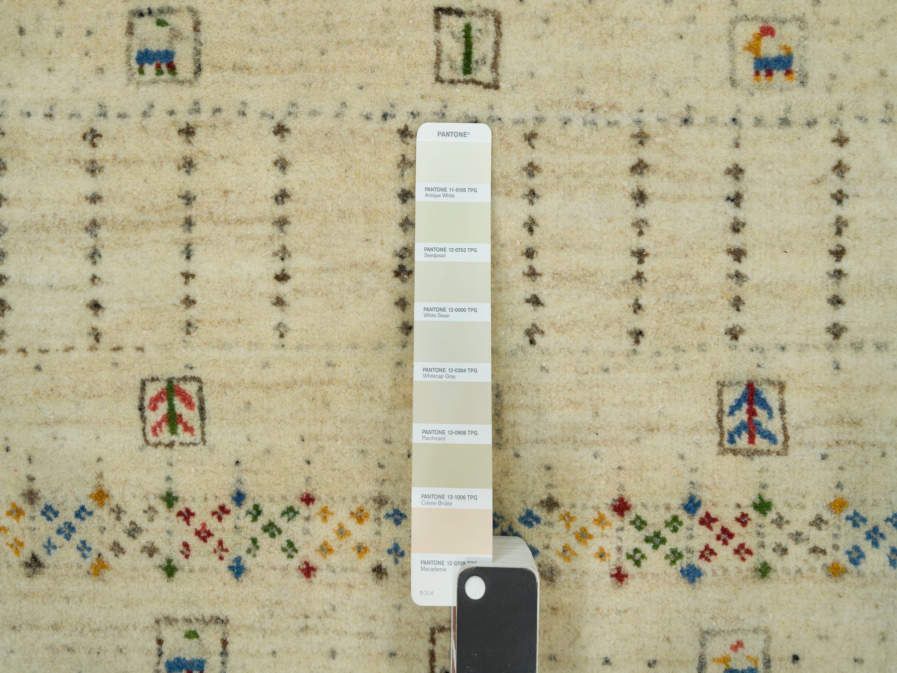Modern & Contemporary Rugs LUV813555